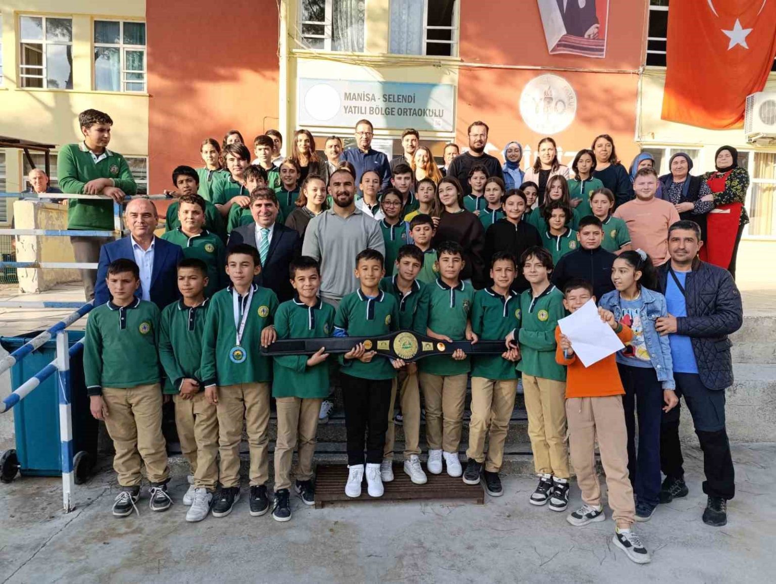 milli-guresci-feyzullah-akturk-ogrencilerle-soyleside-bulustu