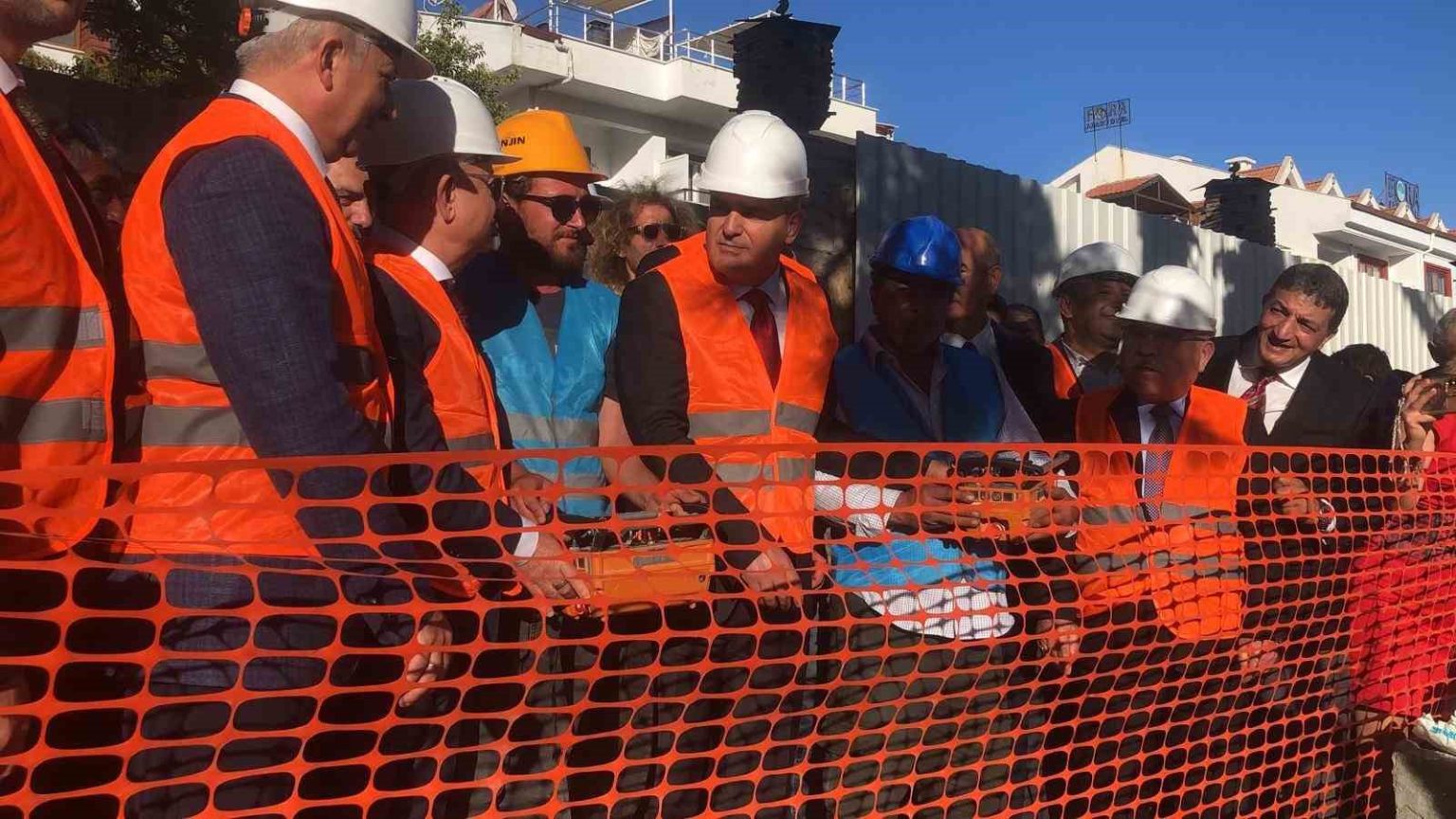 mugla-valisi-akbiyik-datcadaki-hayirsever-okulunun-temelini-atti