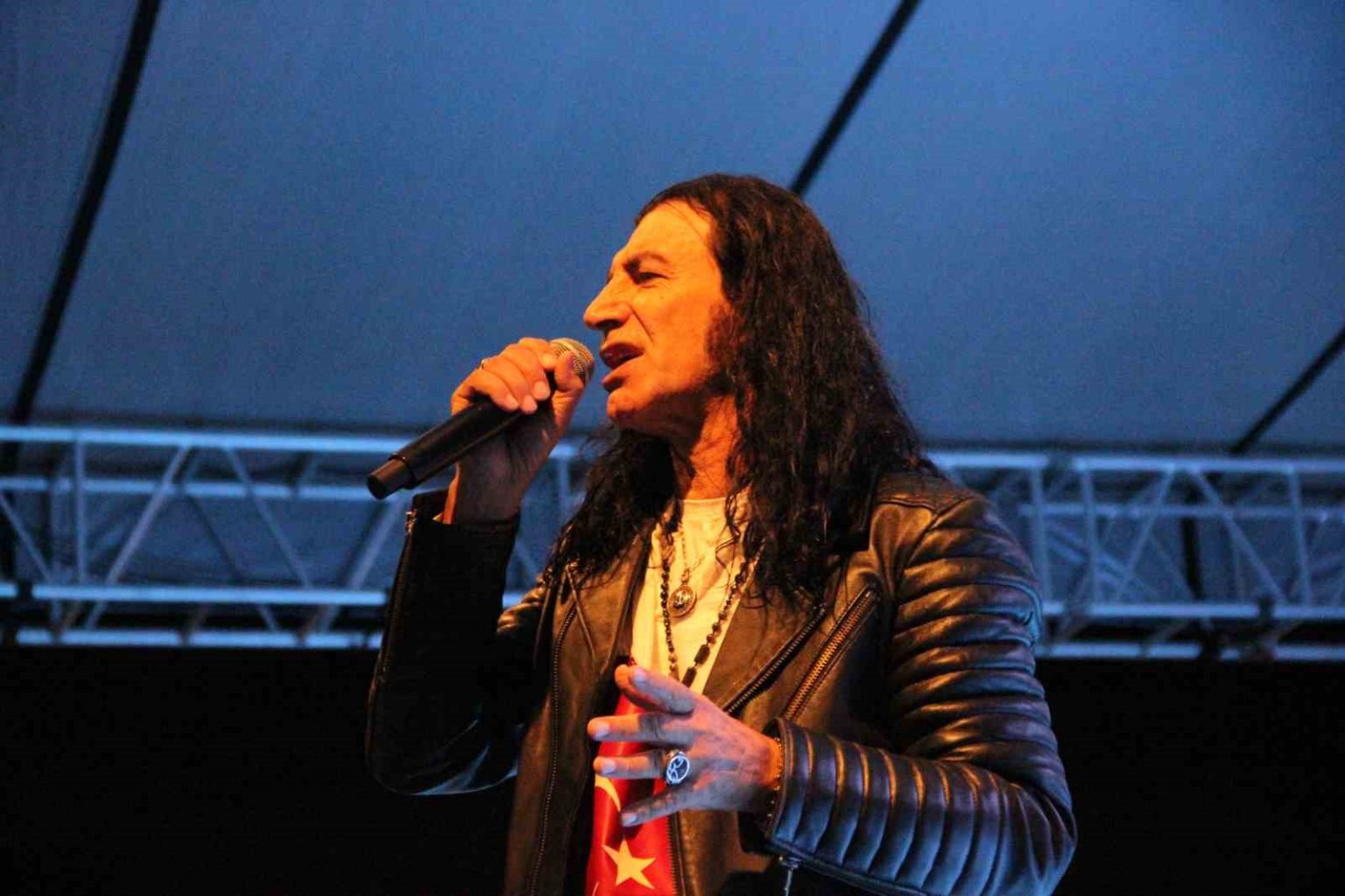 murat-kekilli-corumlu-hayranlarini-costurdu