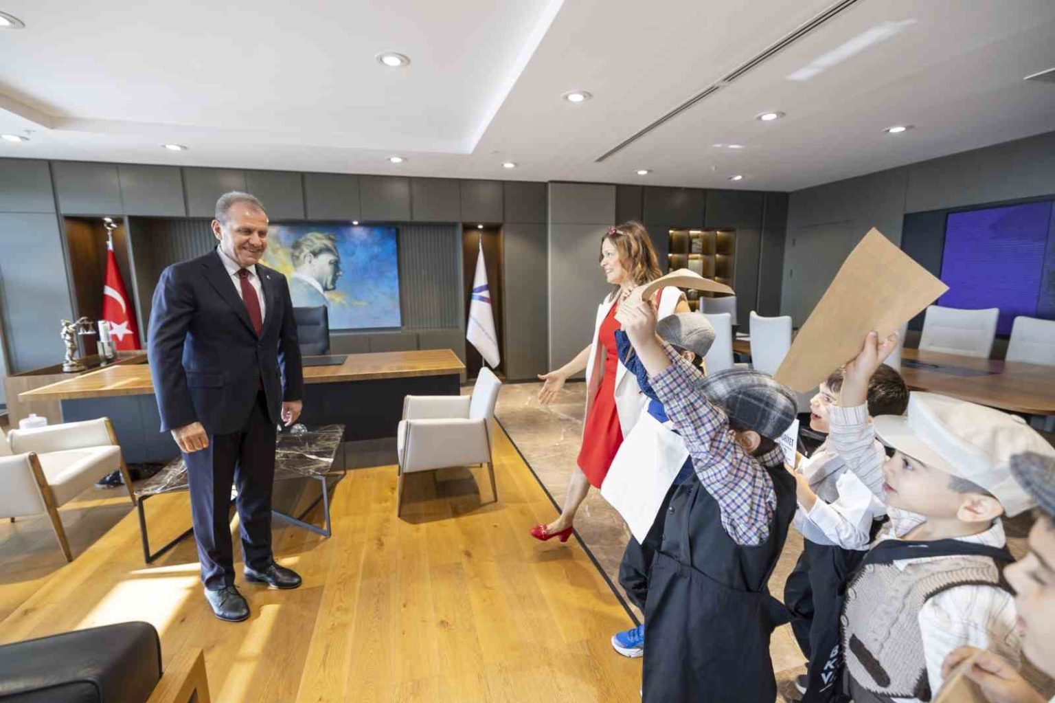 ogrenciler-cumhuriyet-coskusunu-baskan-secerle-paylasti