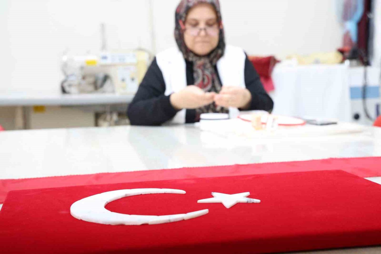 olgunlasma-enstitusunde-cumhuriyetin-102-yilina-ozel-bayrak-temali-eserler-islendi