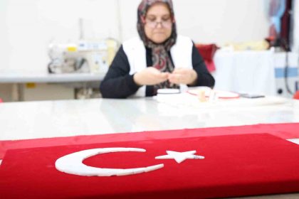 olgunlasma-enstitusunde-cumhuriyetin-102-yilina-ozel-bayrak-temali-eserler-islendi