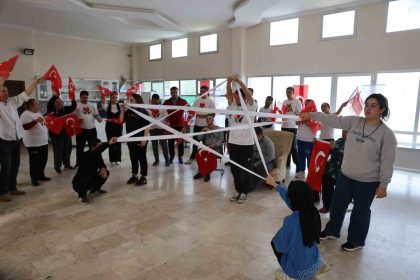 ozel-cocuklar-cumhuriyet-coskusunu-doyasiya-yasadi