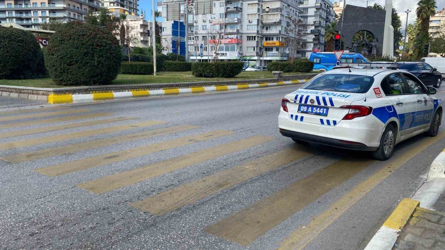 para-transfer-aracinin-carptigi-genc-kiz-yaralandi