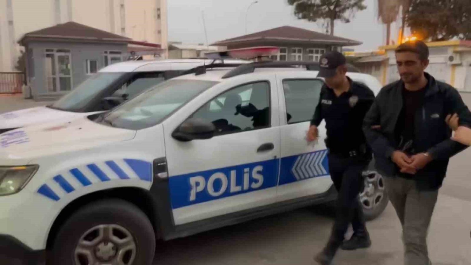 polisin-suphesiyle-yakalandi-33-yil-hapis-cezasi-cikti