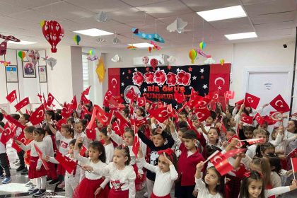 pursaklarin-nezaket-okullarinda-cumhuriyet-bayrami-coskusu