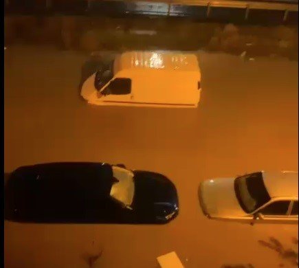 saganak-bergamayi-vurdu-sokaklar-gole-dondu