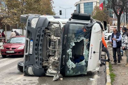 sancaktepede-beton-mikseri-devrildi-1-yarali