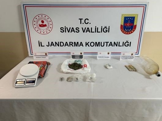 sivasta-jandarmadan-uyusturucu-operasyonu-1-kisi-tutuklandi
