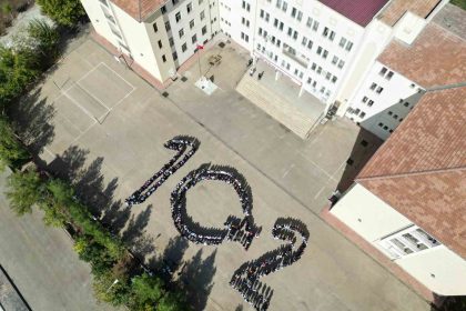 siverekli-ogrencilerden-cumhuriyetin-102-yilina-anlamli-koreografi