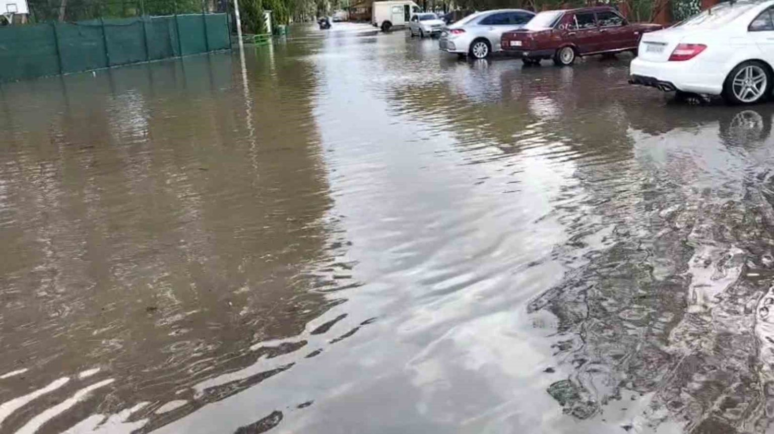 sokaklar-gole-dondu-koycegiz-golu-yagmurdan-nasibini-aldi