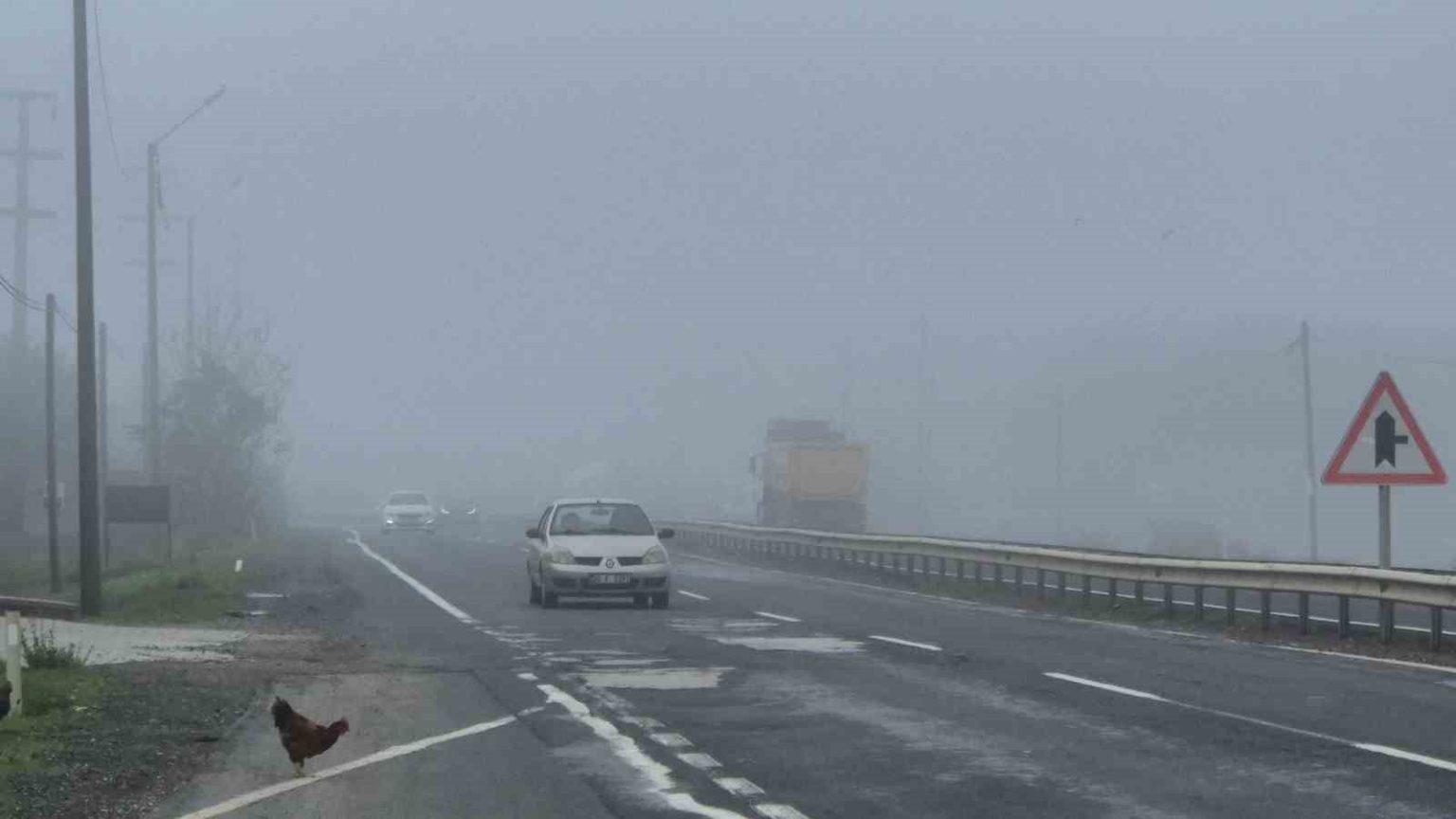tekirdag-muratli-karayolunda-yogun-sis-etkili-oldu