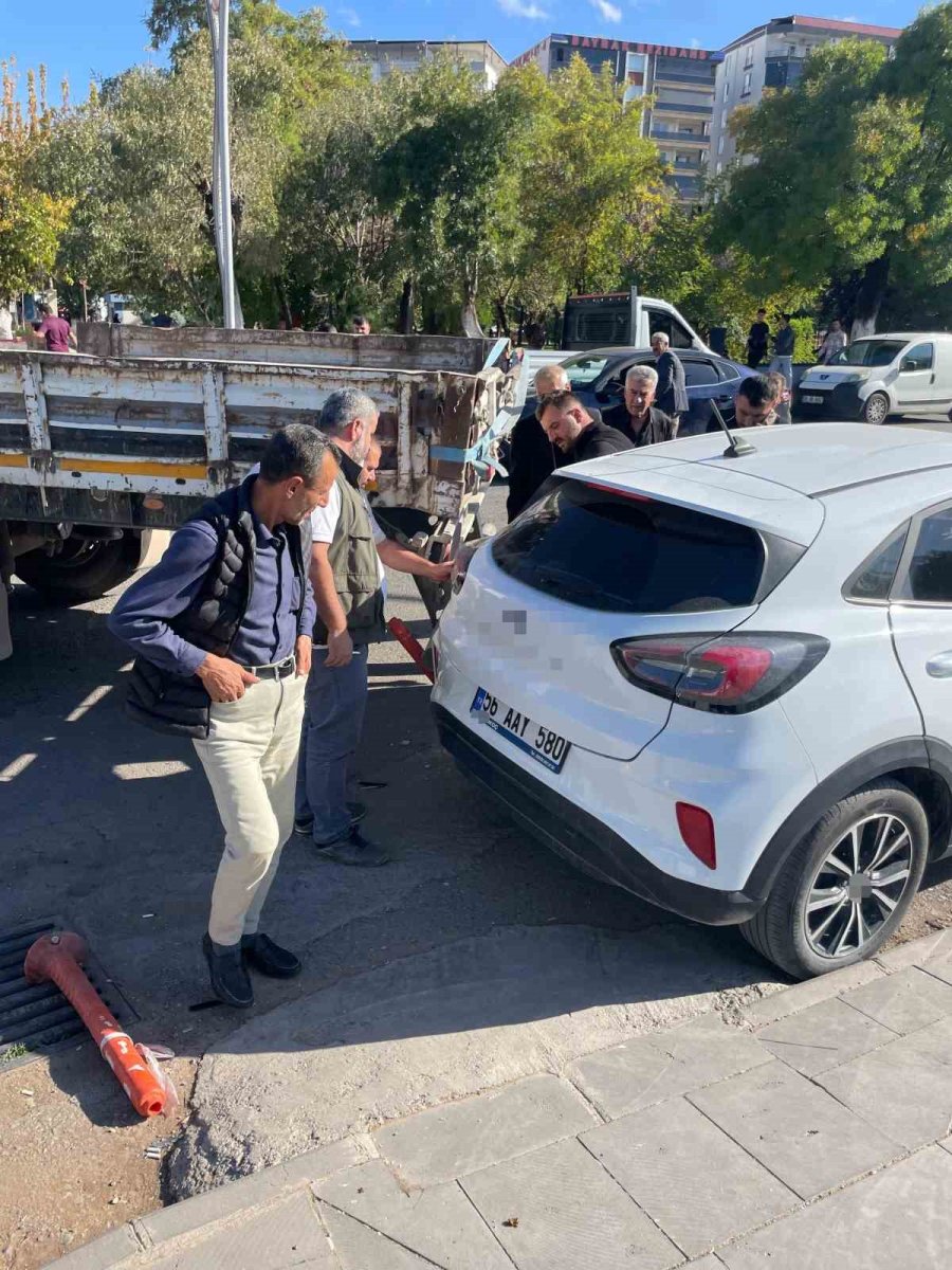 tirin-dorsesi-otomobilin-teker-bolumune-takildi