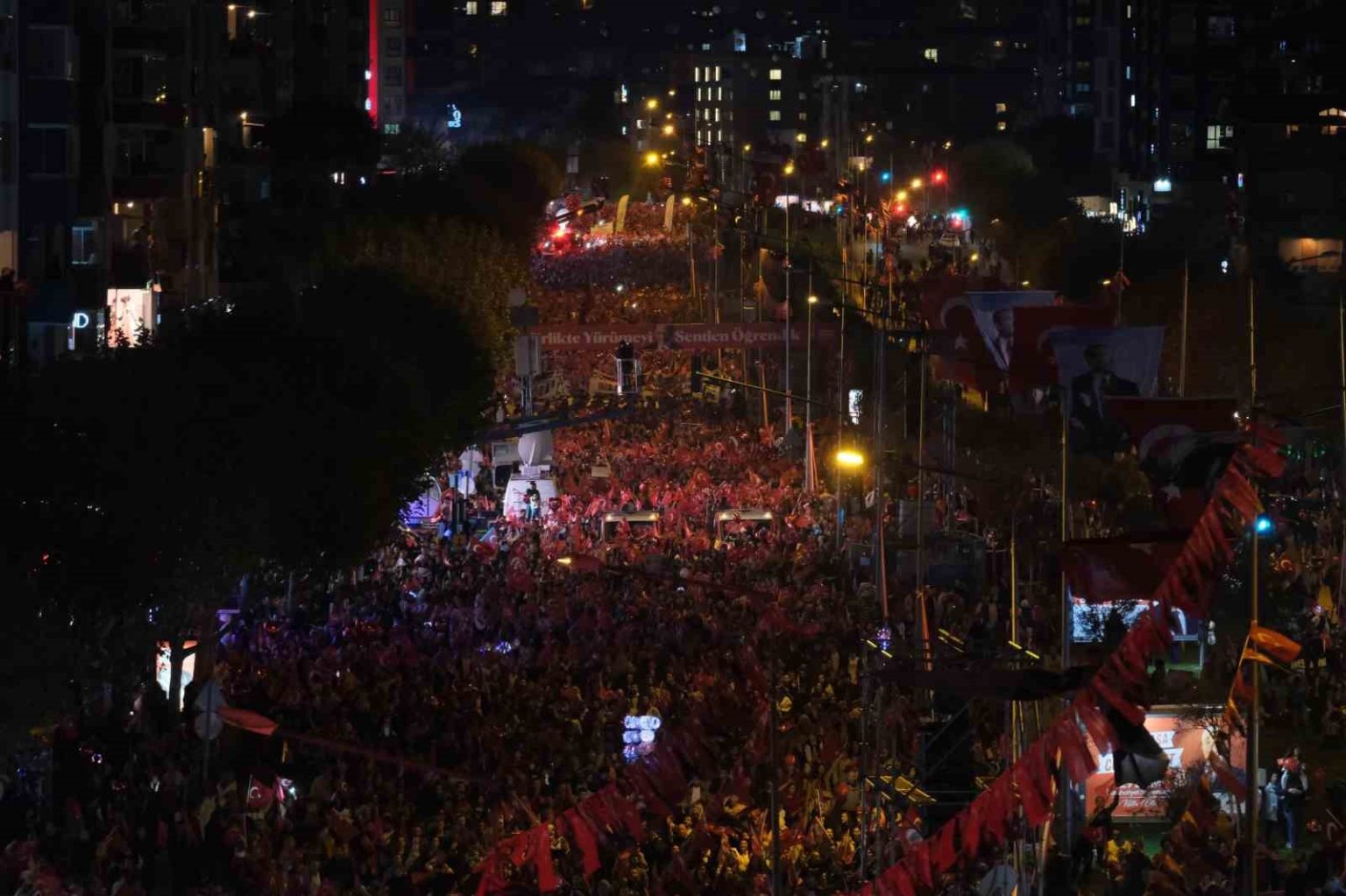 tum-cumhuriyet-sevdalilari-fatih-sultan-mehmet-bulvarinda-bulusacak