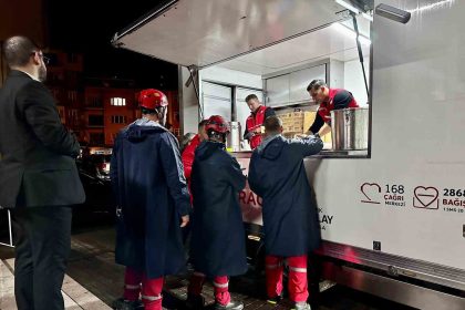 turk-kizilay-sindirgi-depremi-sonrasi-harekete-gecti