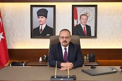 vali-canbolat-cumhuriyetimizi-gelecek-nesillere-tasimayi-surduruyoruz