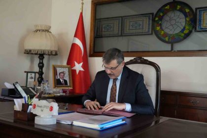 vali-mustafa-ciftcinin-erzurum-kongre-binasi-mesaisi