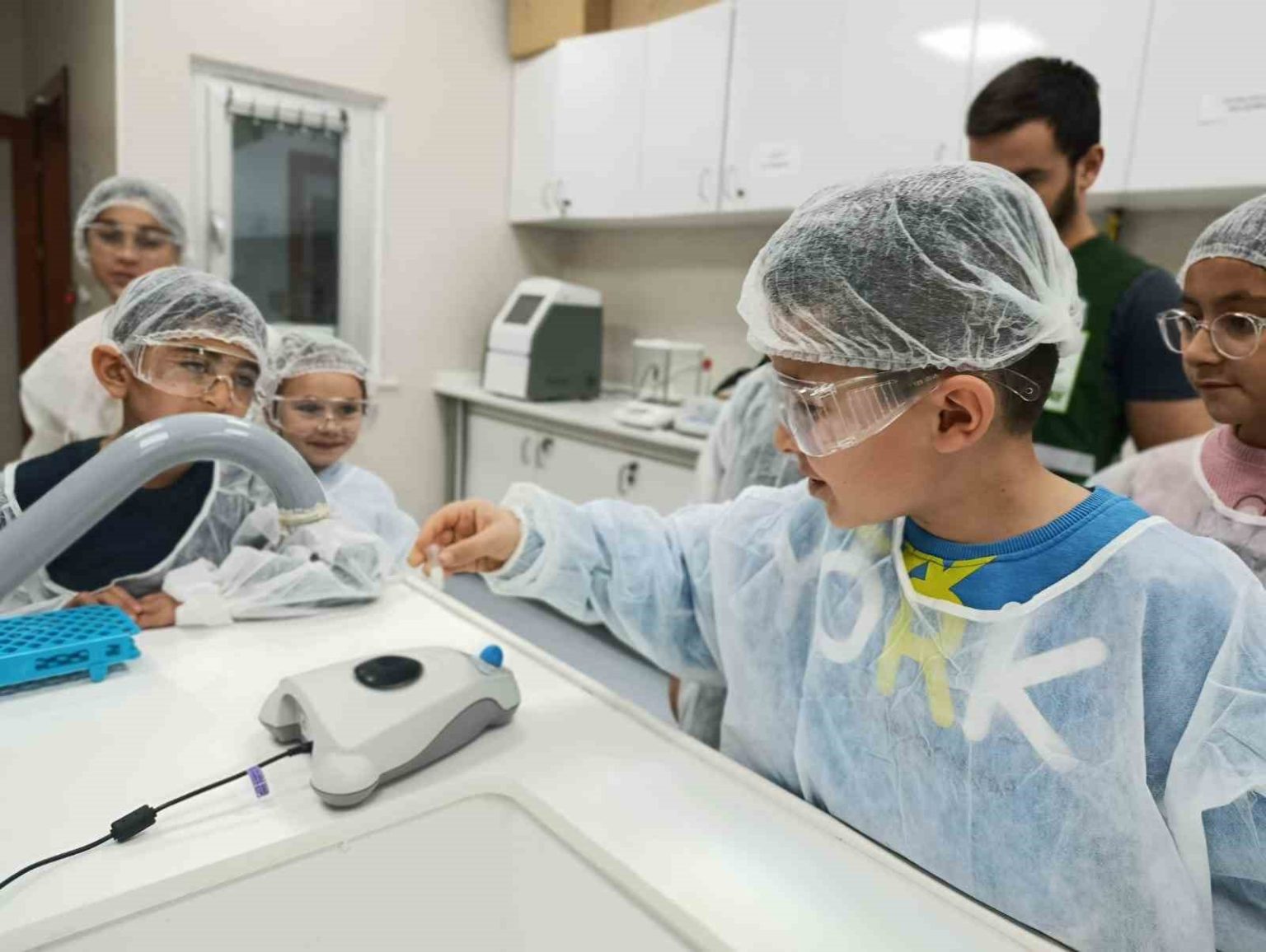 yesilay-kars-subesinden-cocuklara-ozel-ilgi