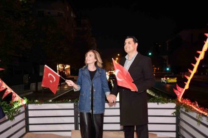 yilmazdan-102-aracla-cumhuriyet-kortejine-davet