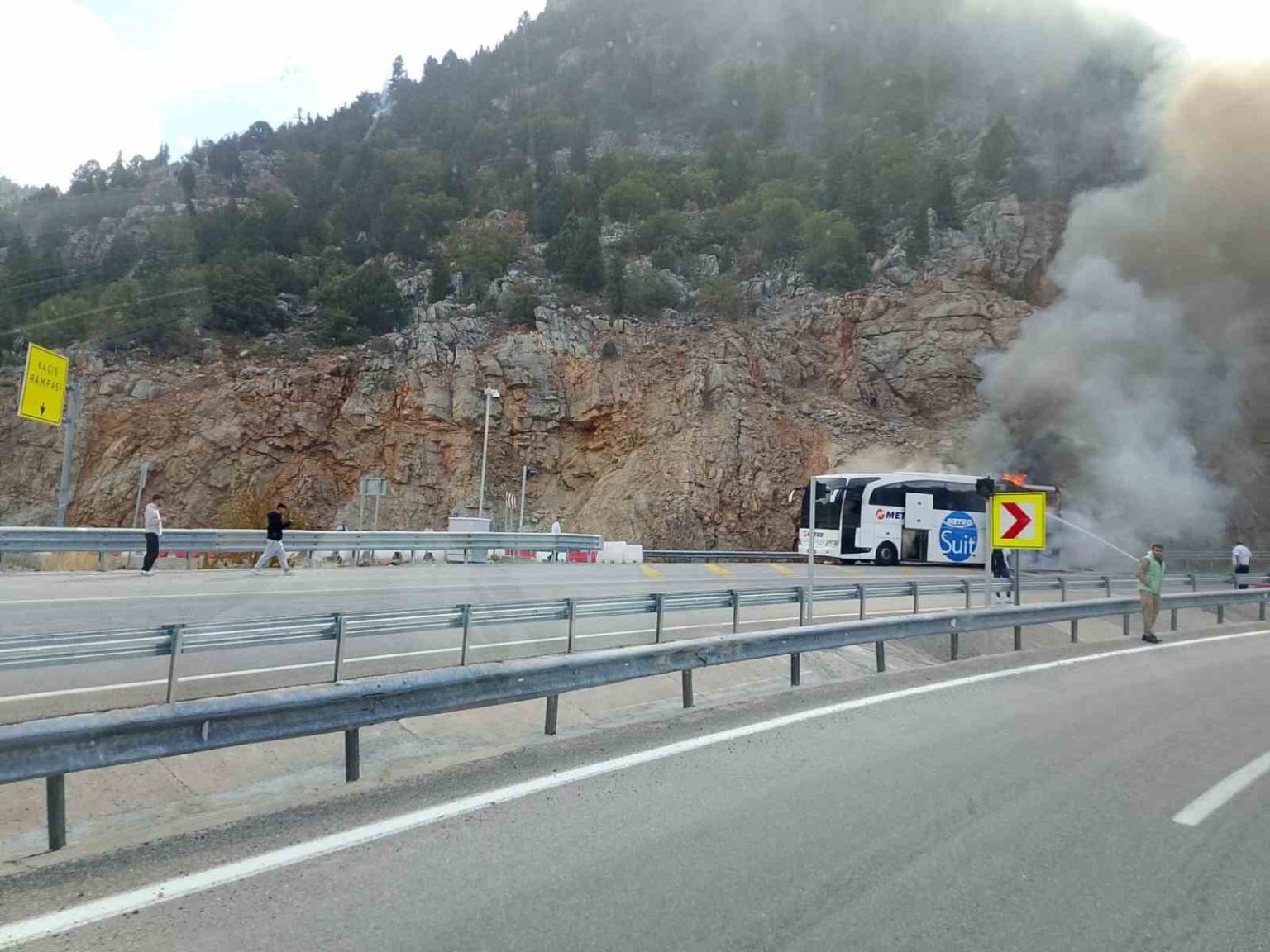 yolcu-otobusu-alev-aldi