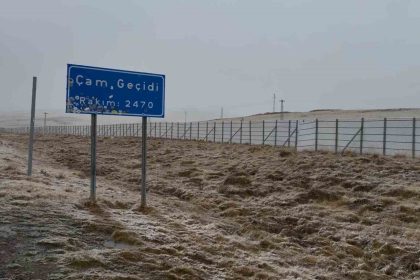 2470-rakimli-sahara-gecidinde-kar-yagisi-basladi