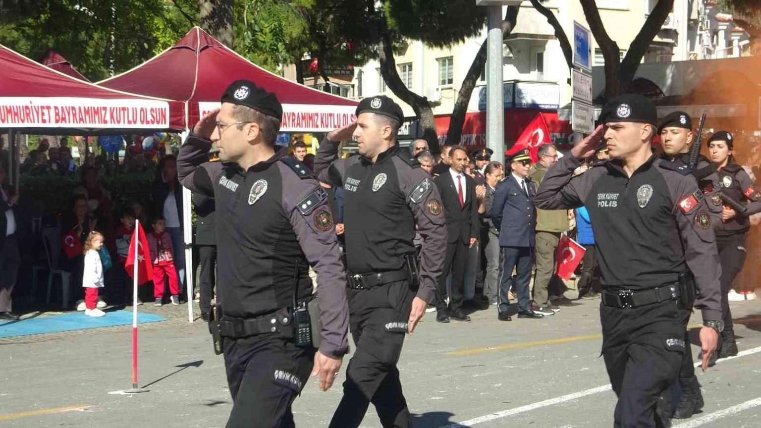 29-ekim-cumhuriyet-bayrami-muglada-coskuyla-kutlandi