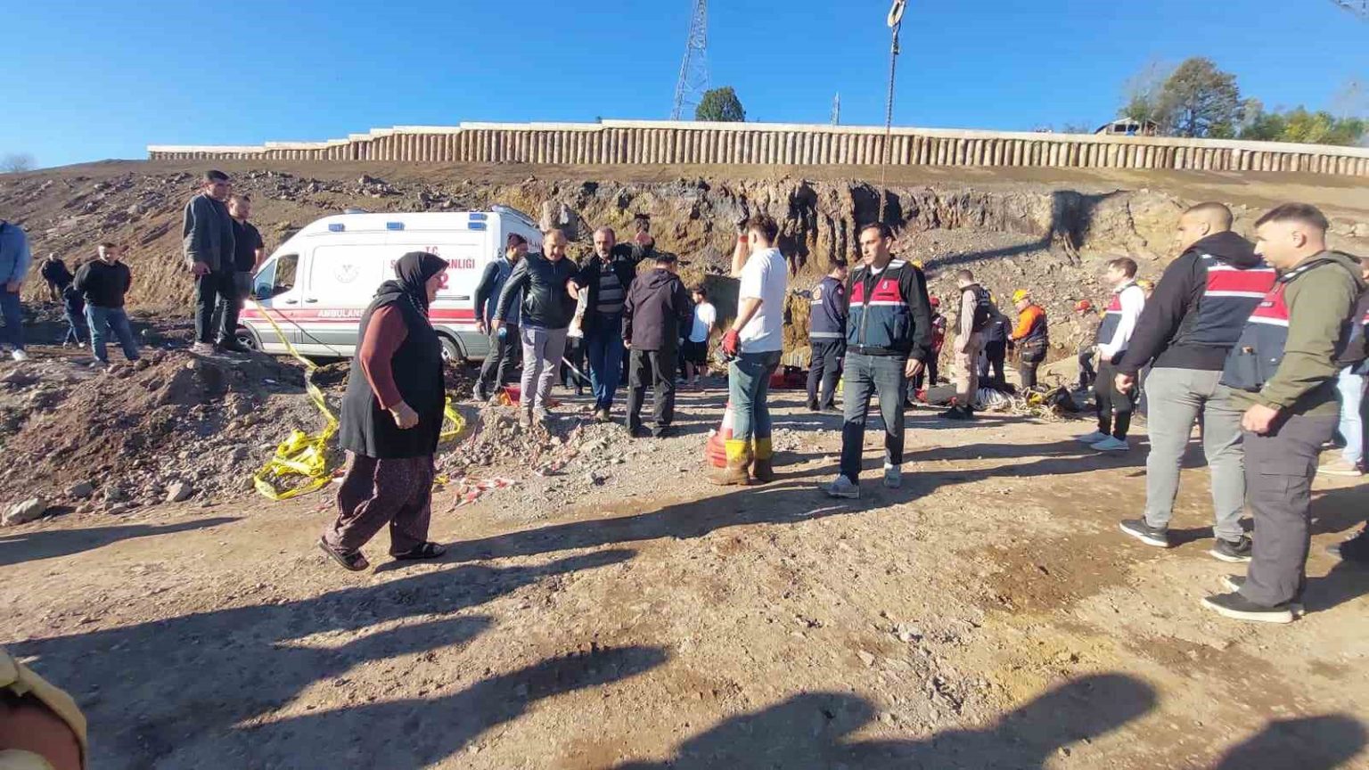 30-metrelik-kuyuya-dusen-iscinin-cansiz-bedenini-itfaiye-cikardi