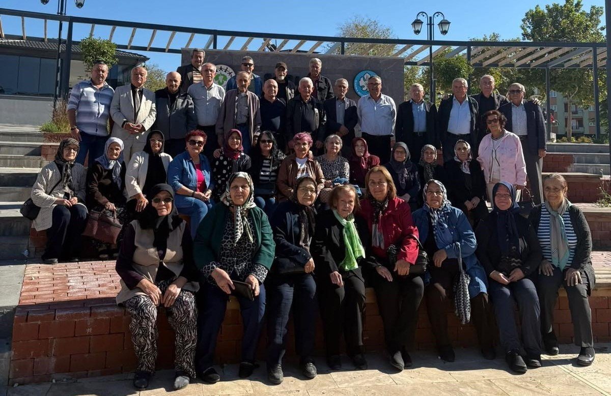 58-yil-sonra-ilkokul-ogretmenleriyle-bulustular