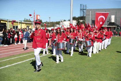 aliaga-ataturk-stadyumunda-cumhuriyet-coskusu