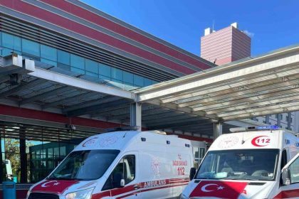 ambulanslari-turk-bayraklari-ile-suslediler