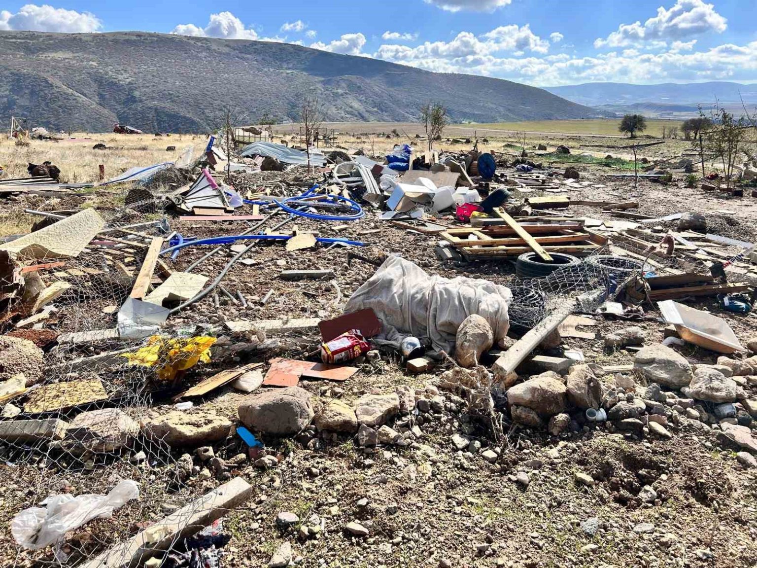 ankarada-firtinada-hasar-goren-bolge-goruntulendi