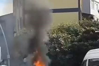 arnavutkoyde-seyir-halindeki-motosiklet-alev-aldi