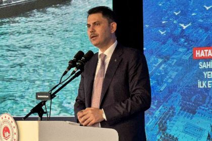 bakan-kurum-sindirgida-80i-konut-127-bagimsiz-bolumun-agir-hasarli-oldugunu-belirledik