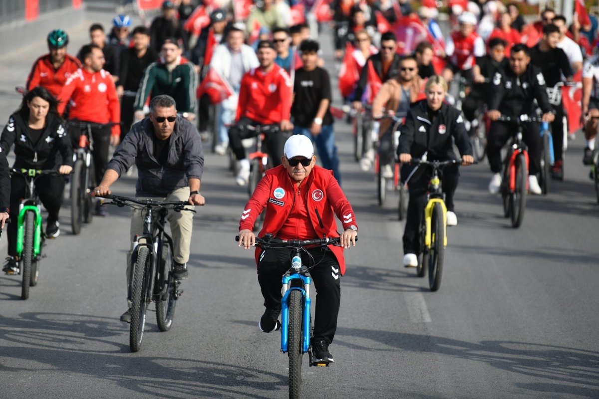 baskan-buyukkilic-cumhuriyetin-gucuyle-pedalliyoruz-etkinligine-katildi