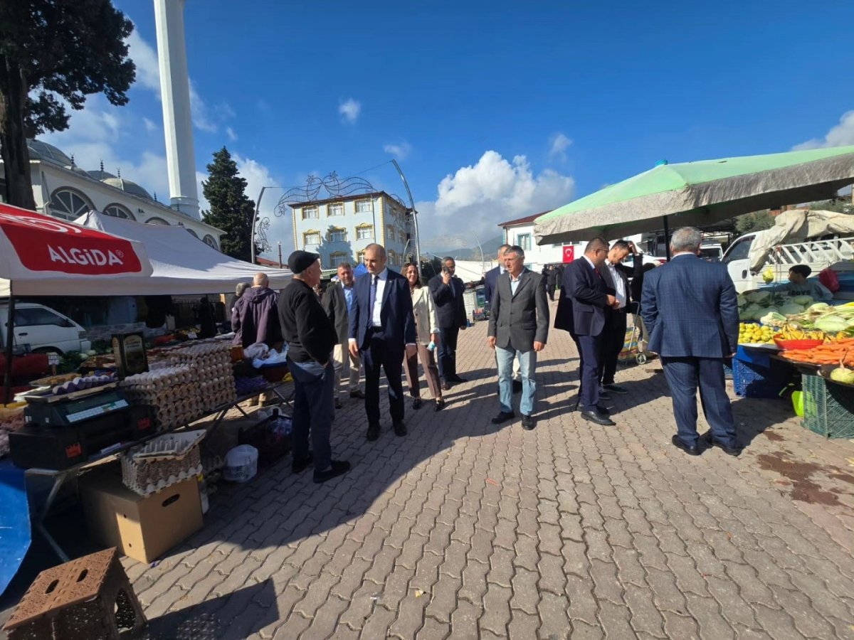 baskan-dilsizden-esnafla-cumhuriyet-bayrami-bulusmasi