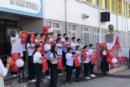 battalgazi-ogretmenlerinden-cumhuriyet-bayramina-mini-konser