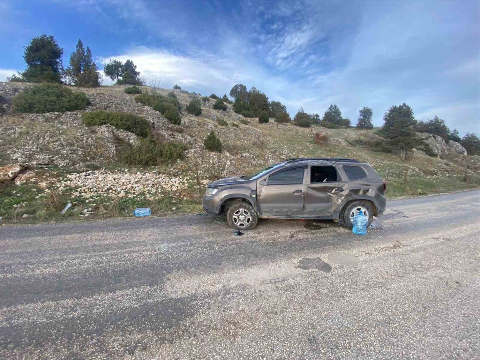 bilecikte-takla-atan-aracta-2-kisi-yaralandi