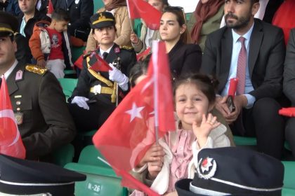 bingolde-cumhuriyet-bayrami-coskuyla-kutlandi