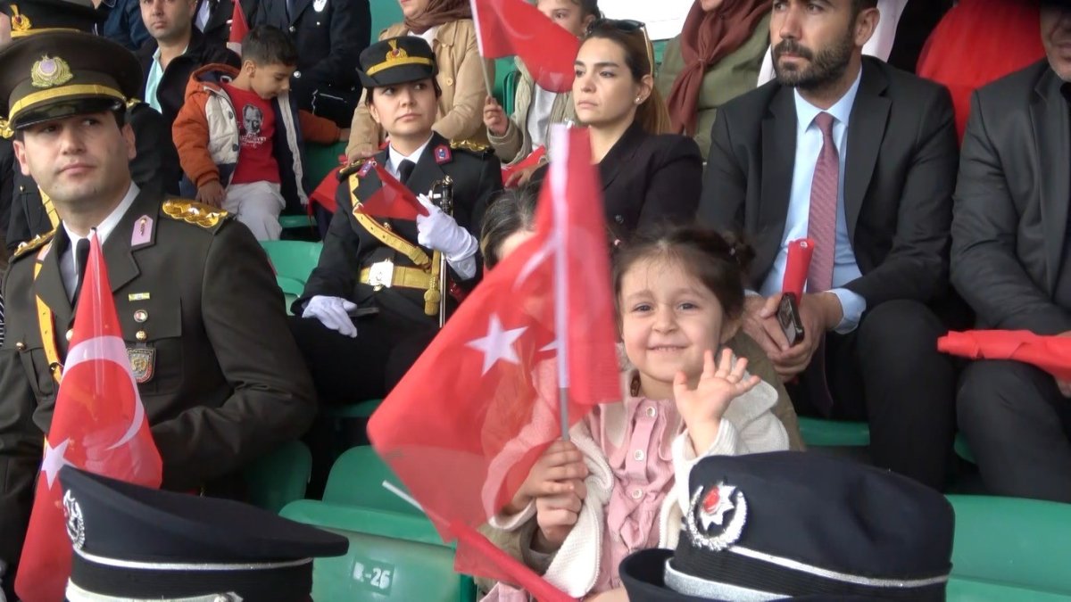 bingolde-cumhuriyet-bayrami-coskuyla-kutlandi