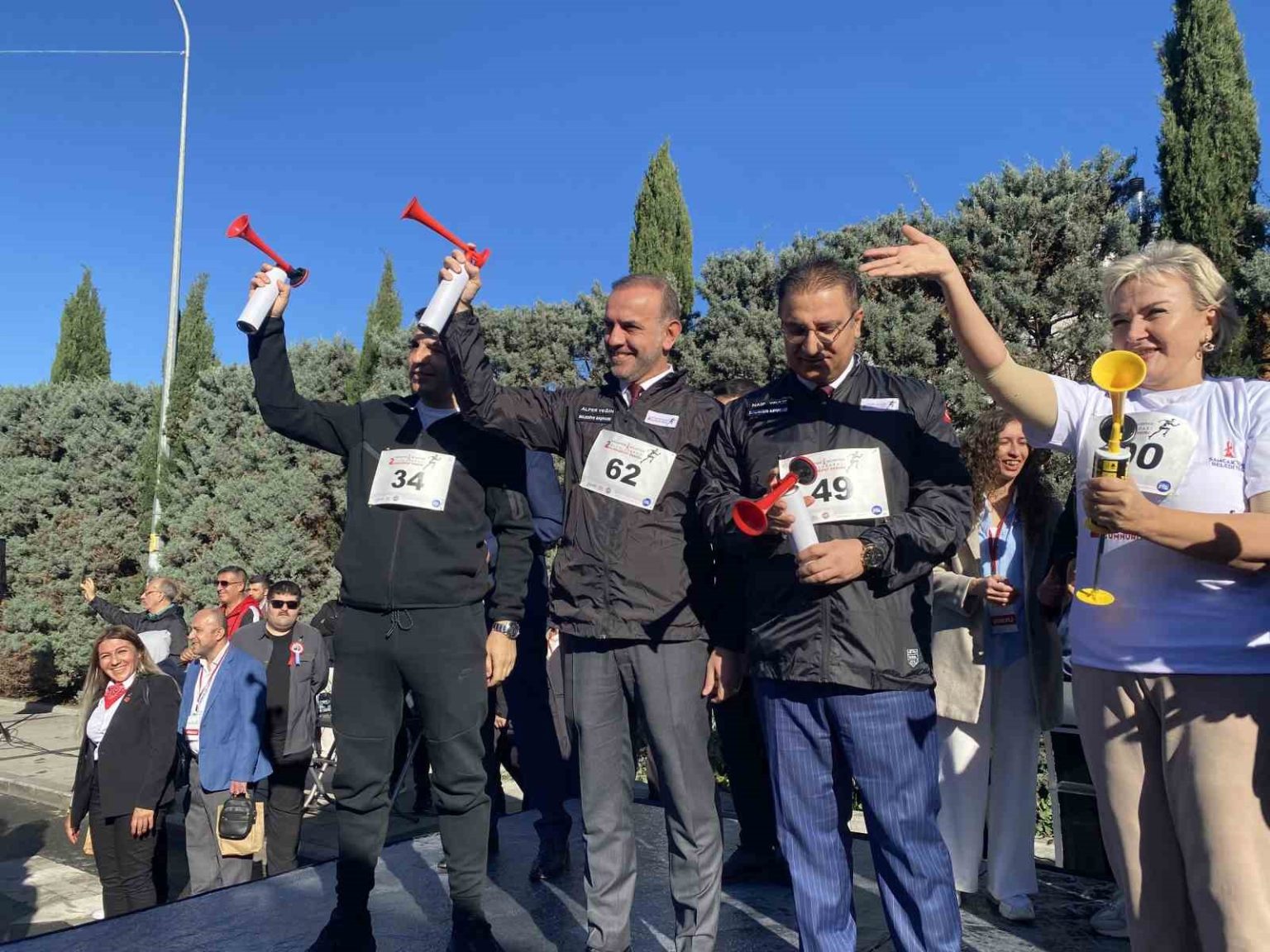 binlerce-sporcu-sancaktepede-cumhuriyet-icin-kostu