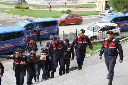 bir-ilceyi-diken-ustunde-tutan-zanli-adliyeye-sevk-edildi