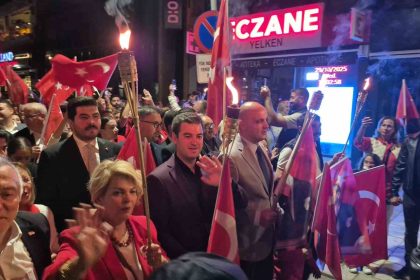 bodrumda-binlerce-vatandas-bayrami-kutladi