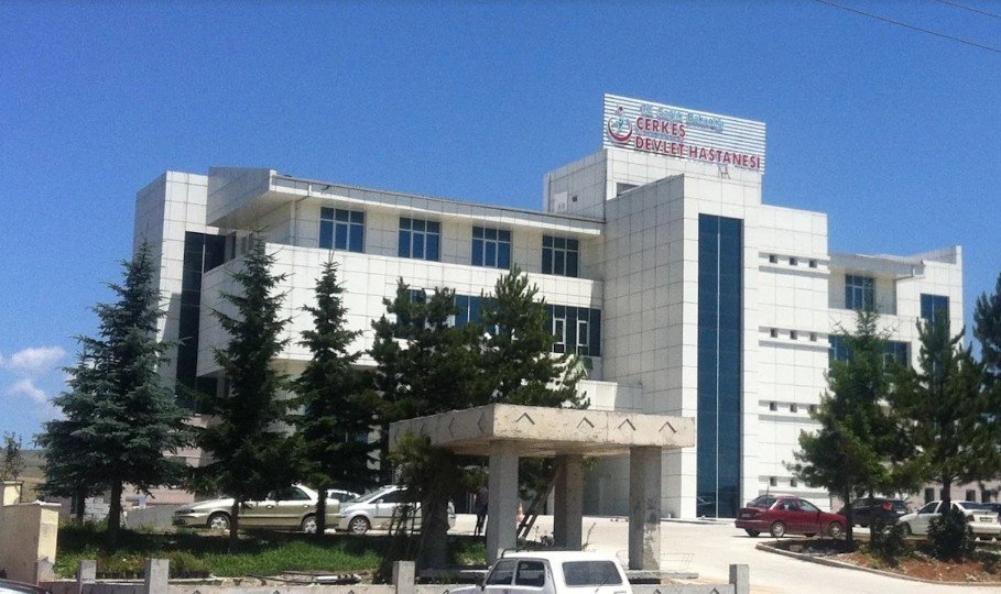 cankirida-devrilen-pikabin-surucusu-yaralandi