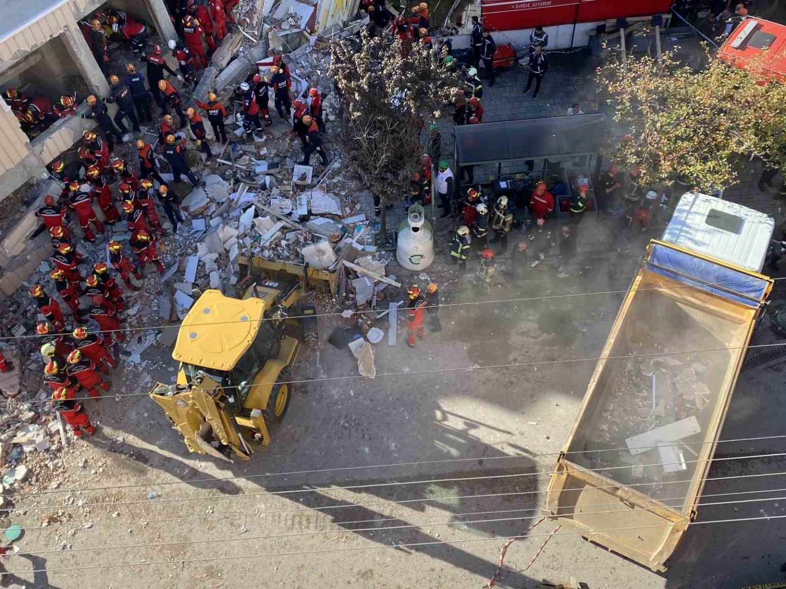 coken-binadaki-eczaci-belki-enkaz-altinda-biz-de-kalmis-olacaktik