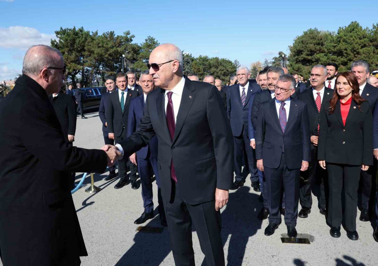 cumhurbaskani-erdogan-baskanligindaki-devlet-erkani-anitkabiri-ziyaret-etti