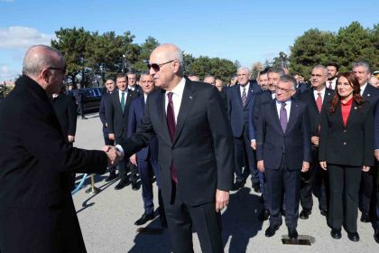 cumhurbaskani-erdogan-baskanligindaki-devlet-erkani-anitkabiri-ziyaret-etti