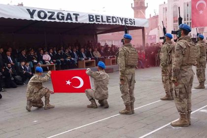 cumhuriyet-bayrami-coskuyla-kutlandi-komandolar-gosteri-yapti