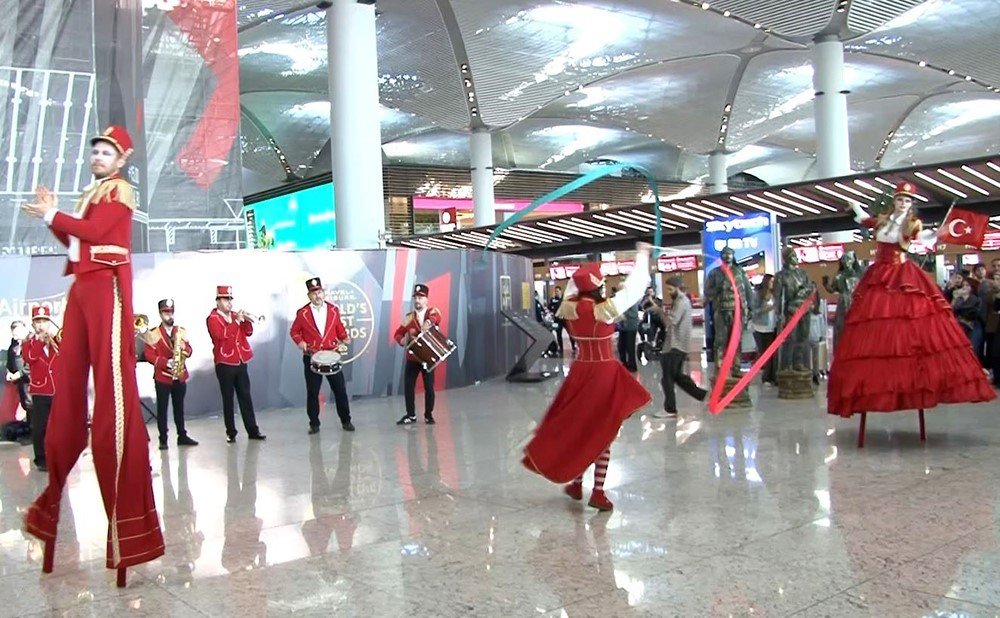 cumhuriyet-bayrami-istanbul-havalimaninda-coskuyla-kutlandi