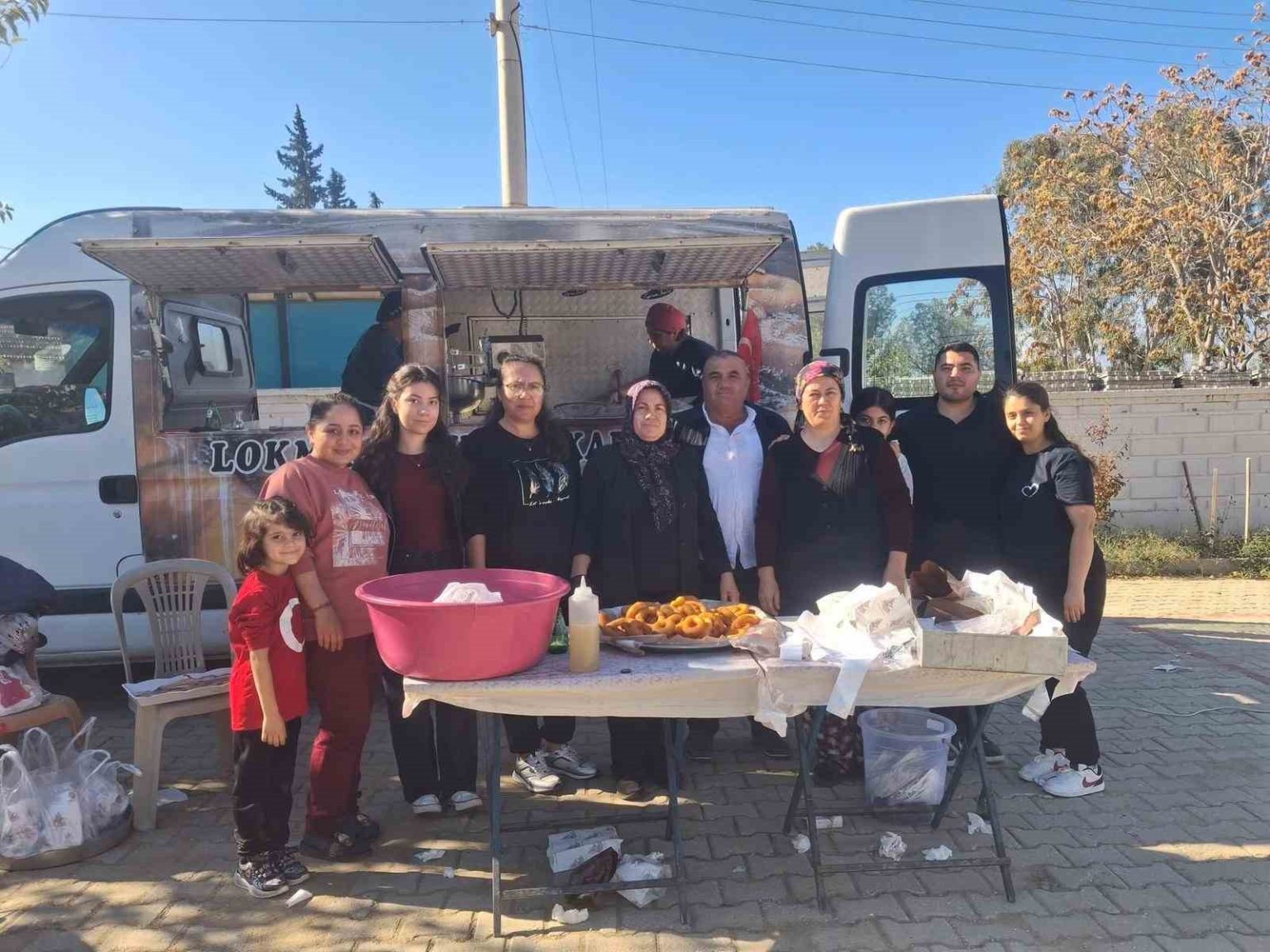 cumhuriyet-bayraminda-cocuklara-lokma-hayri