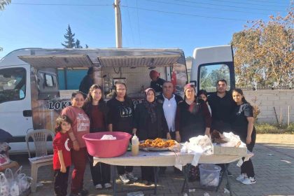 cumhuriyet-bayraminda-cocuklara-lokma-hayri